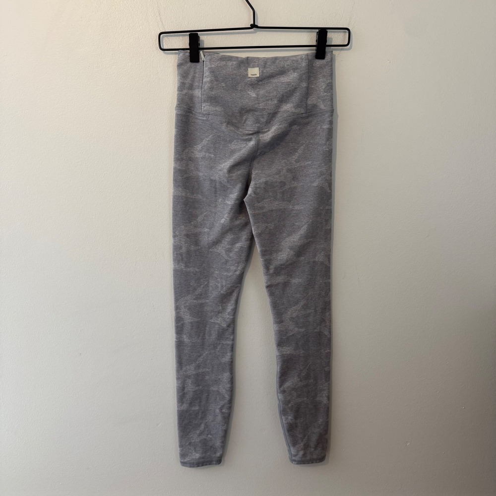 Vuori women's clean elevations legging Grey Camo High Rise Zip Pocket XS - Picture 2 of 7